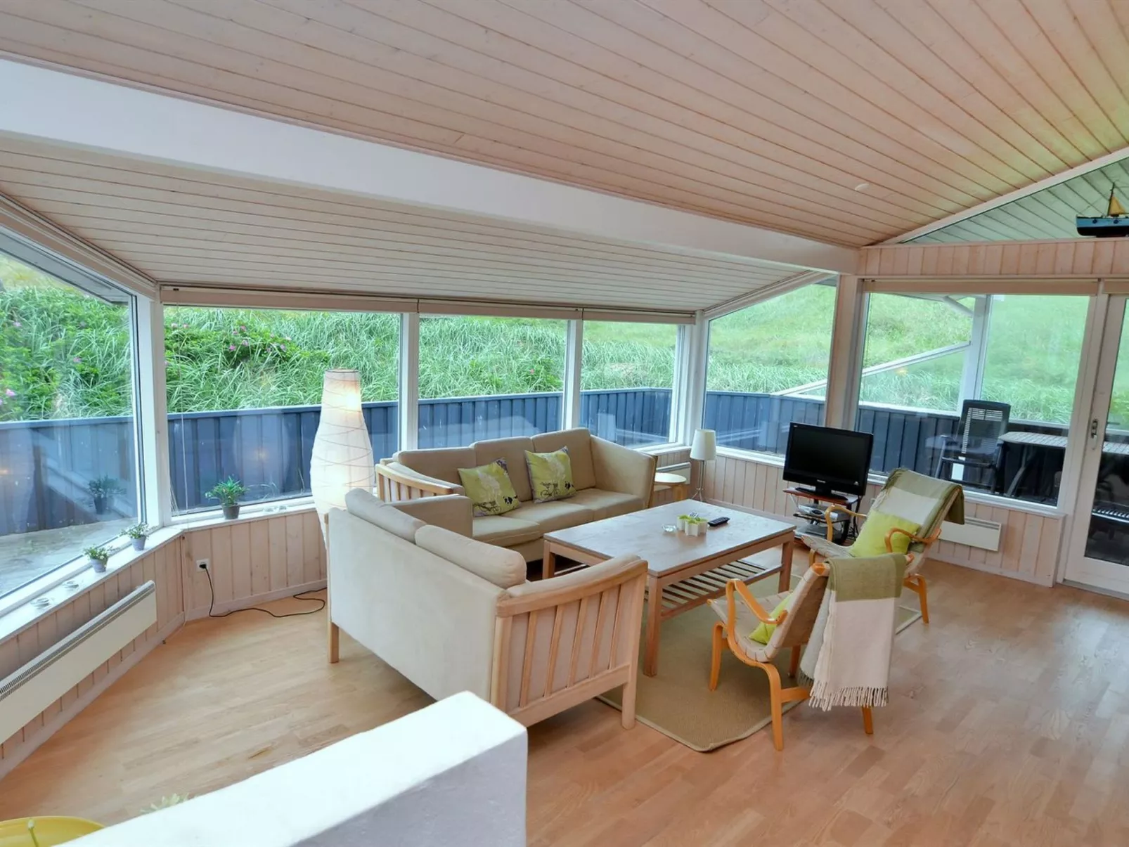 "Hadar" - 100m from the sea-Drinnen