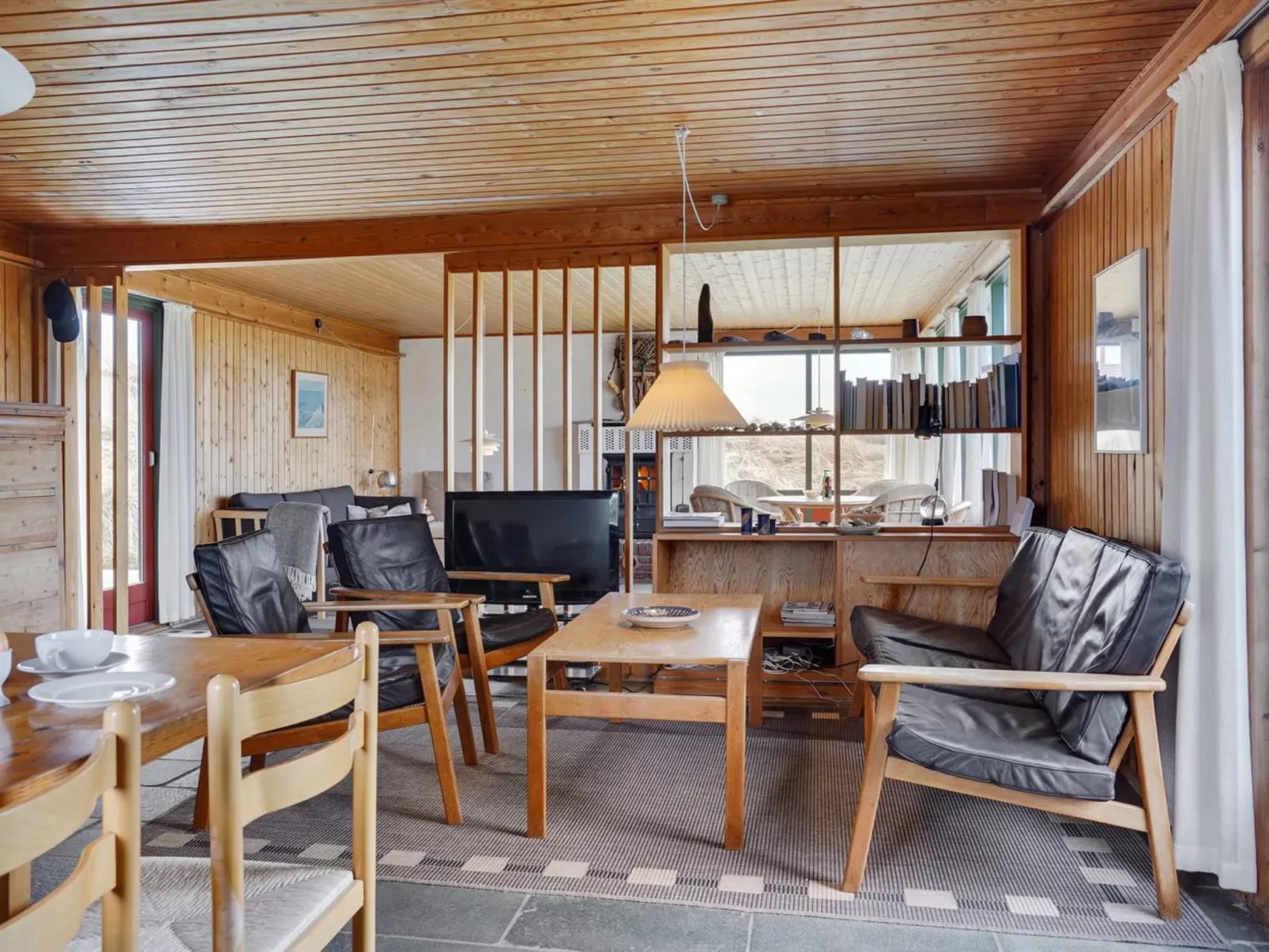 "Thorid" - 200m from the sea-Inside