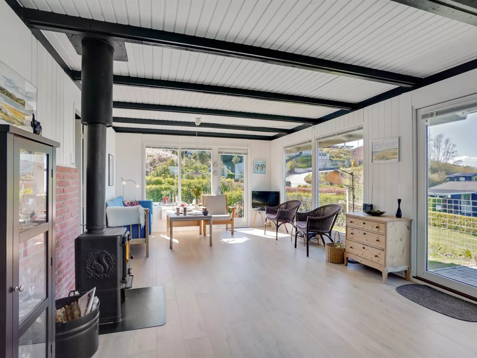 "Vasilij" - 300m to the fjord-Inside