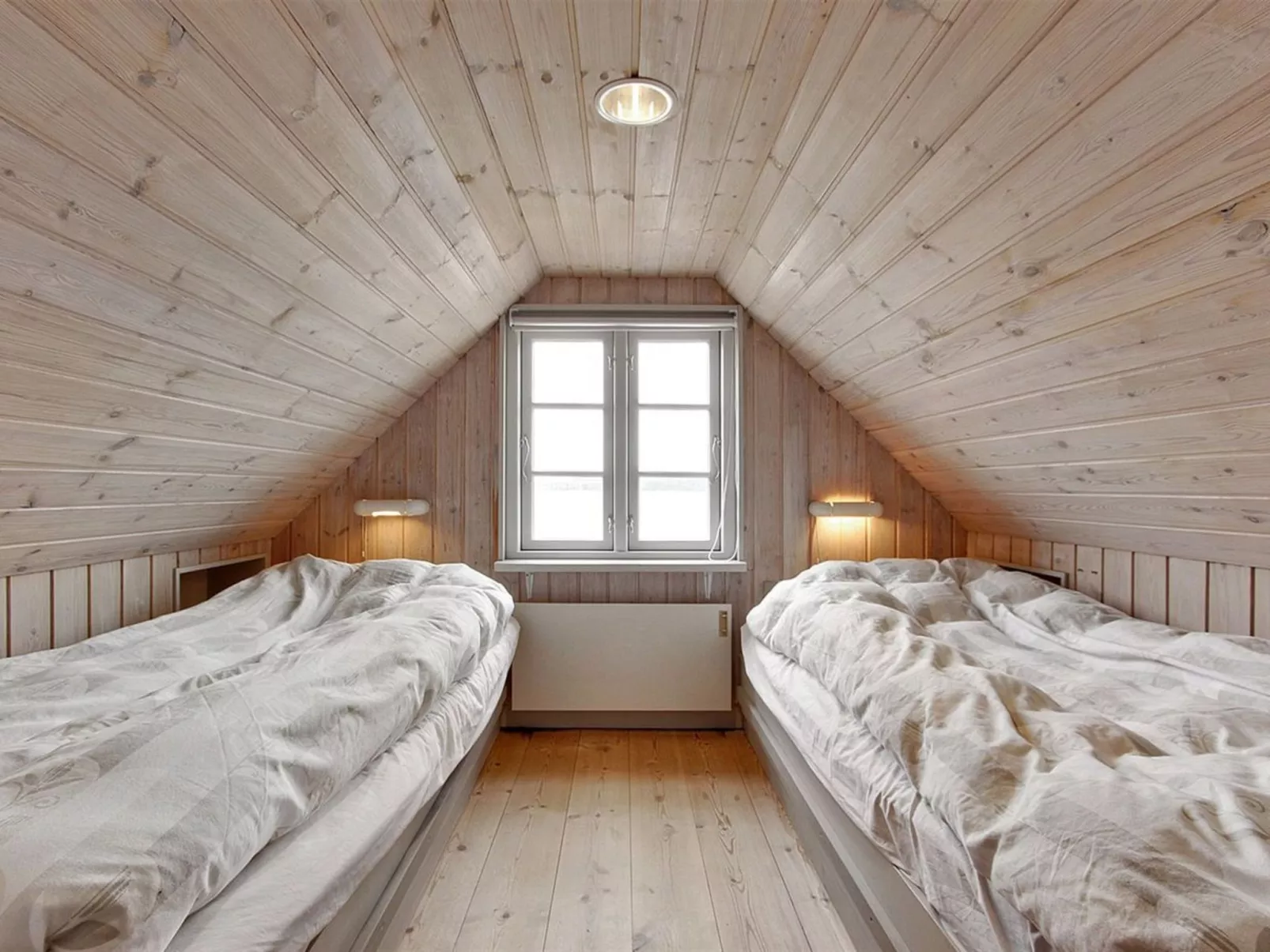 "Pauliina" - 10m to the fjord-Drinnen