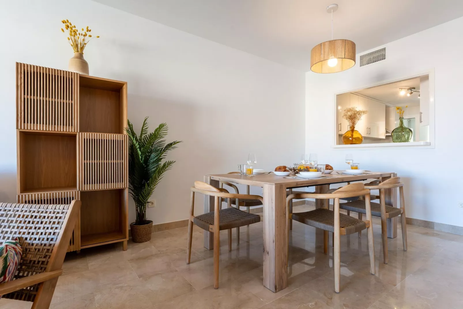 CT 199 HHH - Duquesa Village-Salle à manger