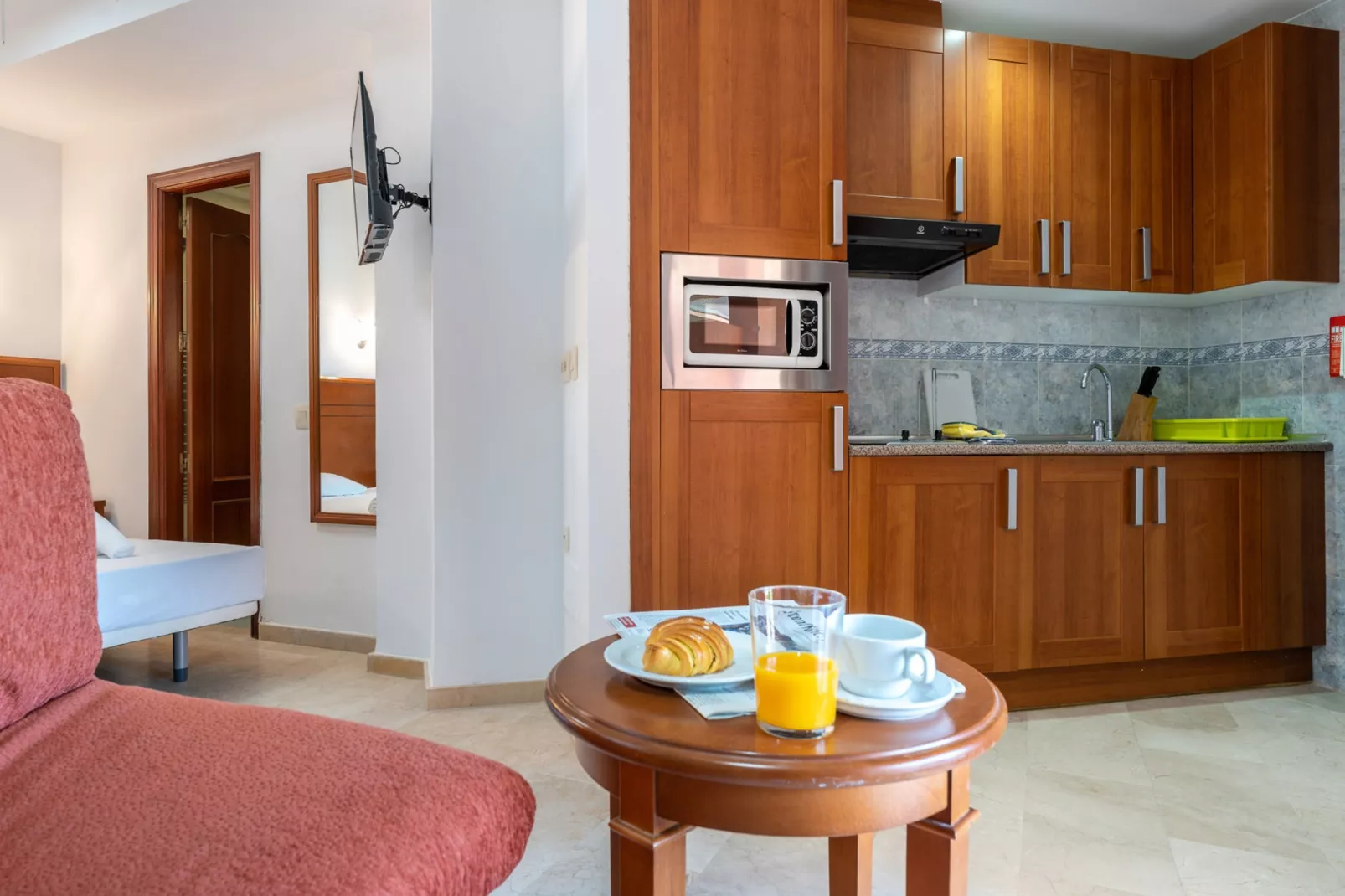 CT 240 - Beachfront Apartment -Don Juan Manilva-Cuisine