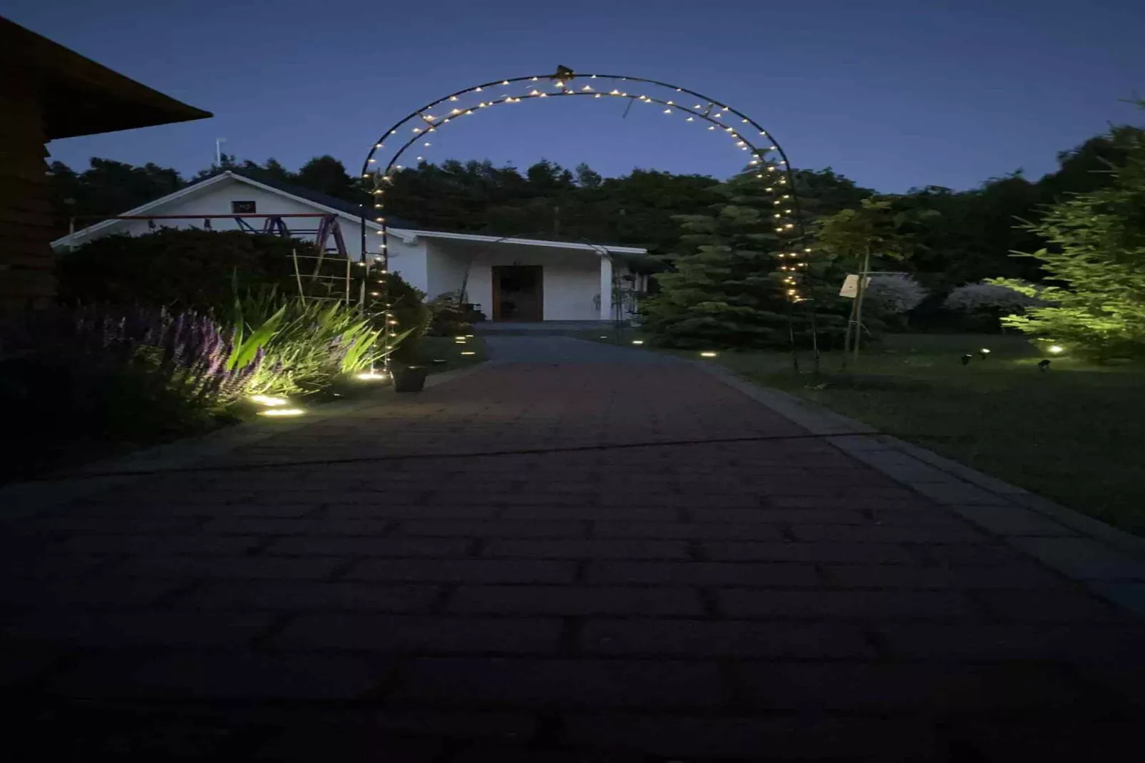 Budlejowy domek dla 4 osób w Kołczewie-Exterior in summer