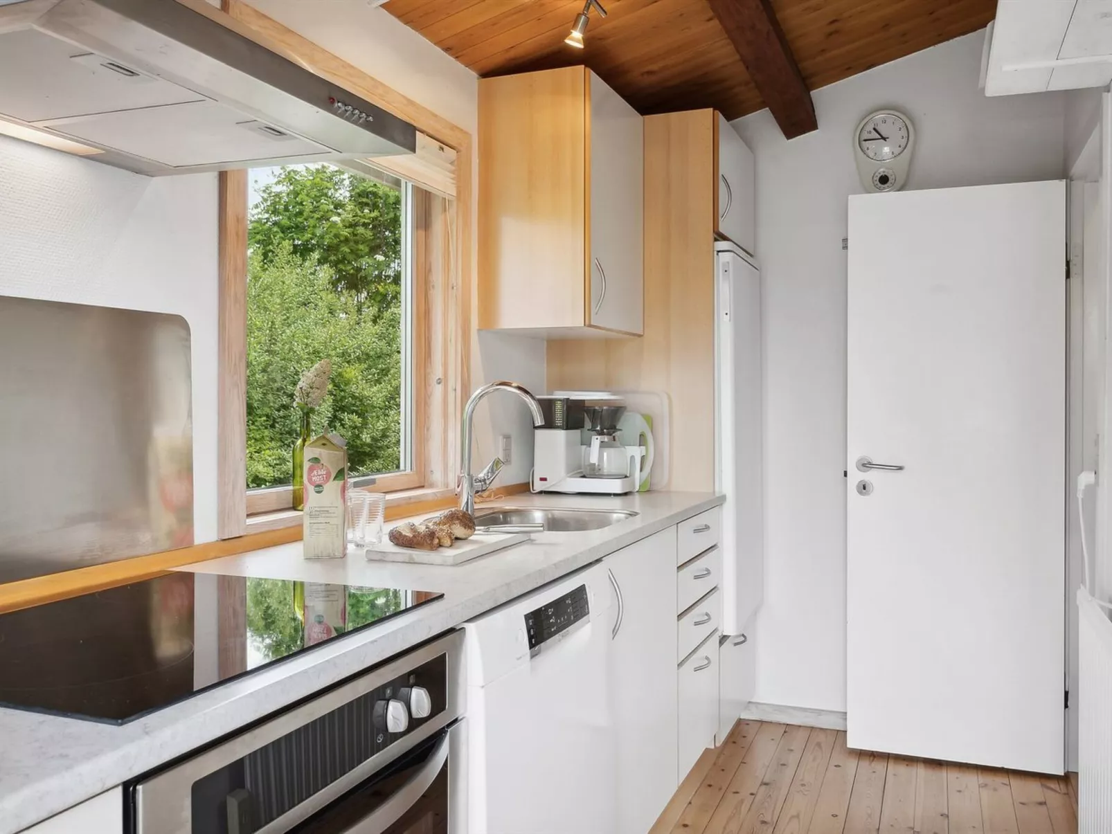 "Felicity" - 250m from the sea-Inside