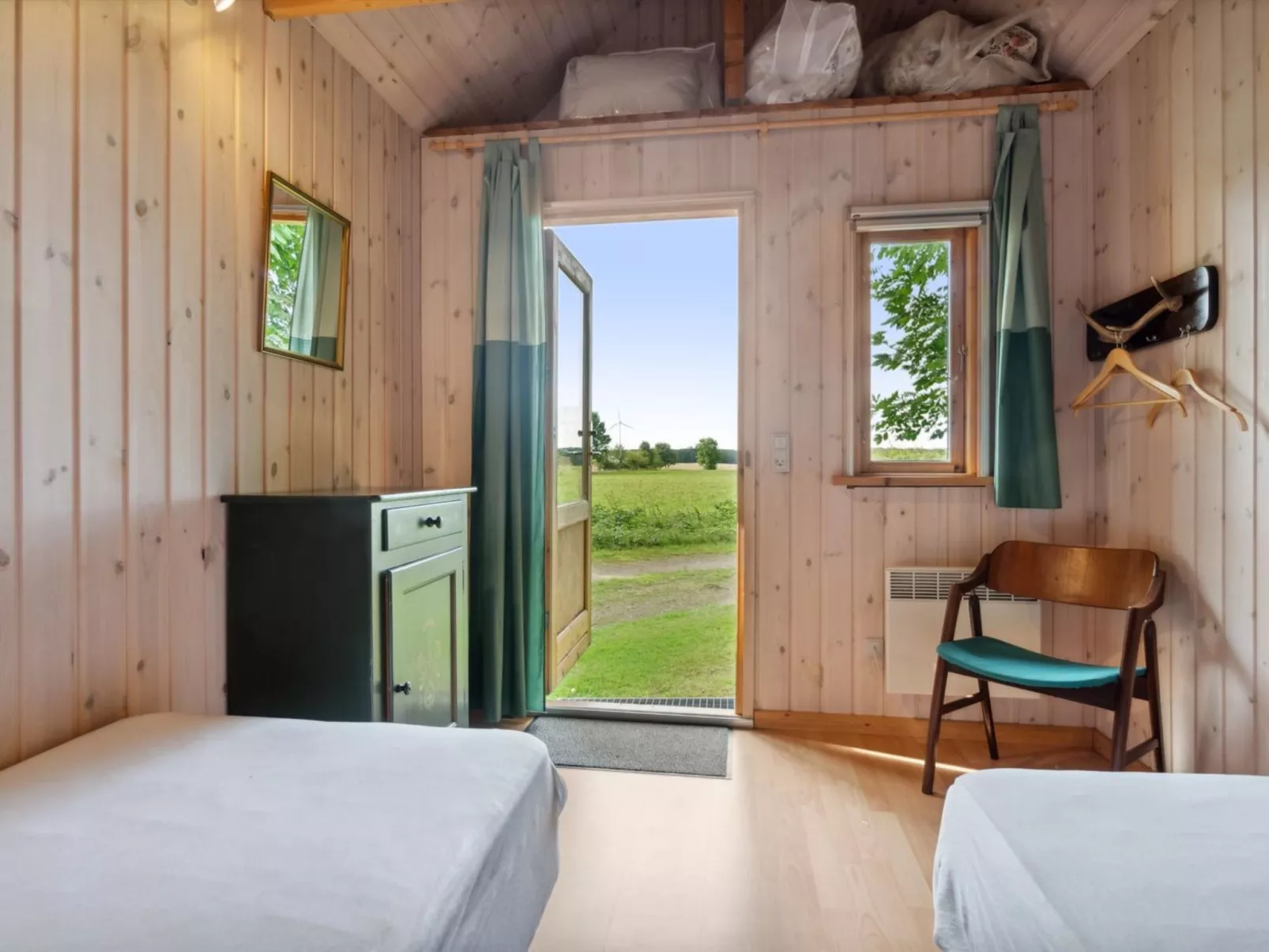 "Thana" - 8km from the sea-Dedans