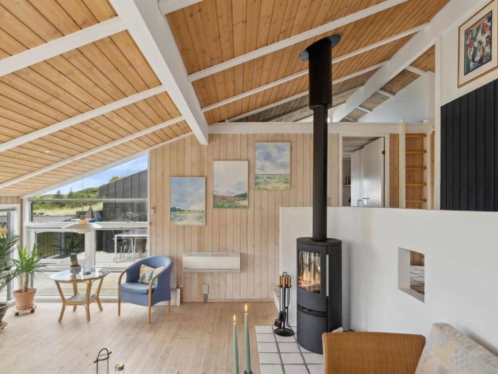 "Hrefna" - 500m from the sea-Inside