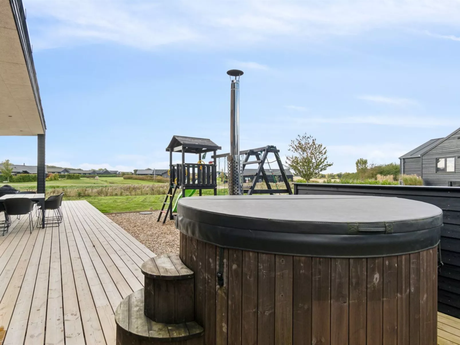 "Harrieth" - 300m from the sea-Inside