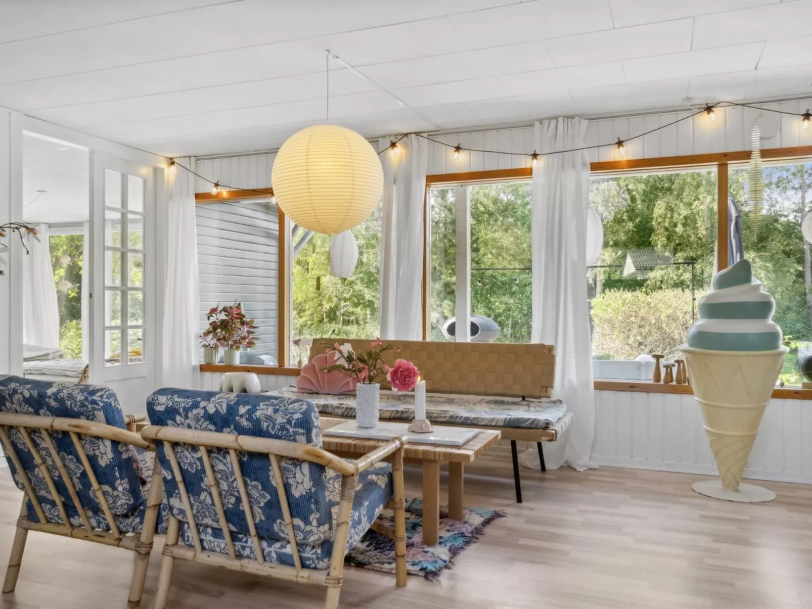 "Fintan" - 1km from the sea-Inside