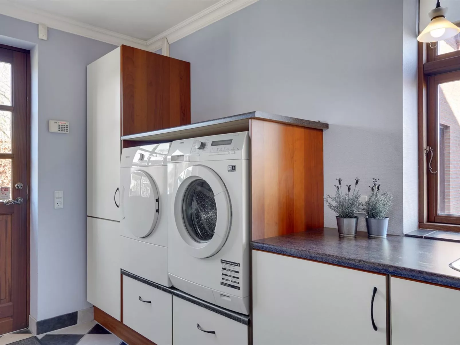 "Iarund" - 500m to the fjord-Inside