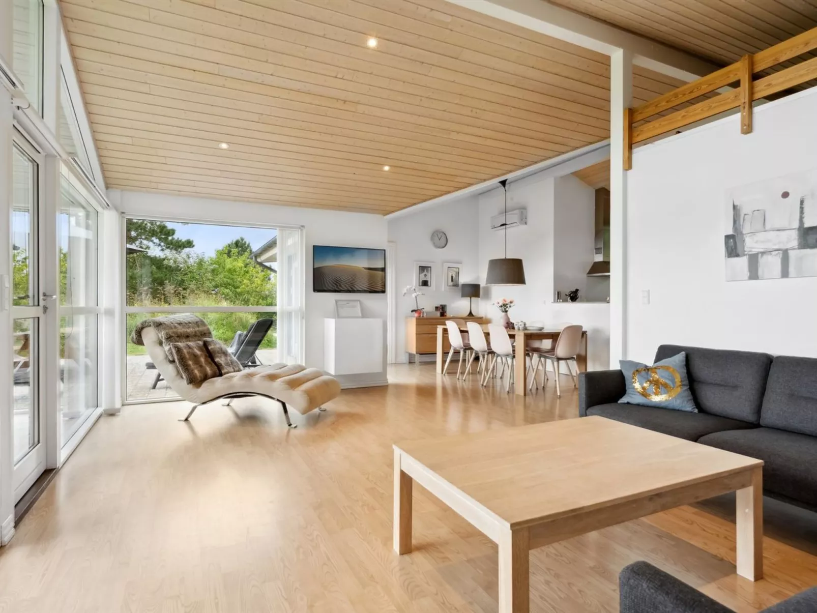 "Thjodulf" - 300m from the sea-Inside