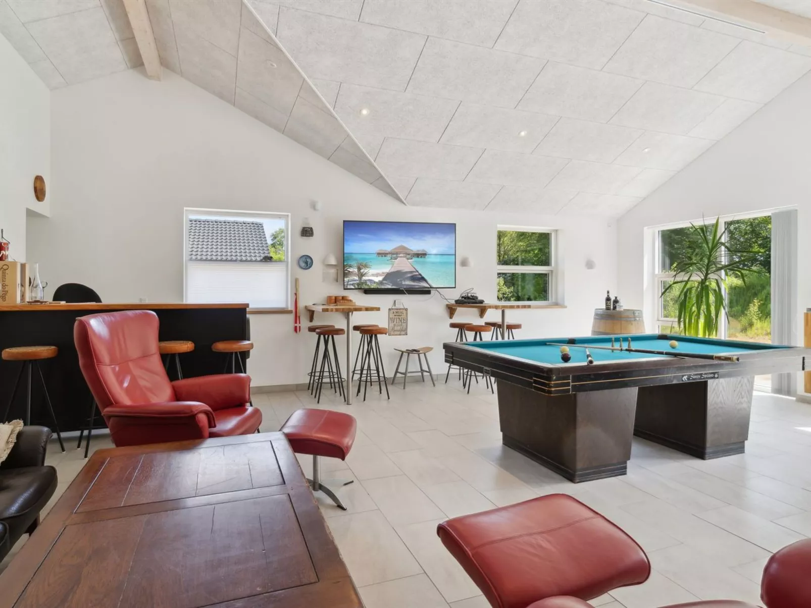 "Swarthovde" -  from the sea-Inside