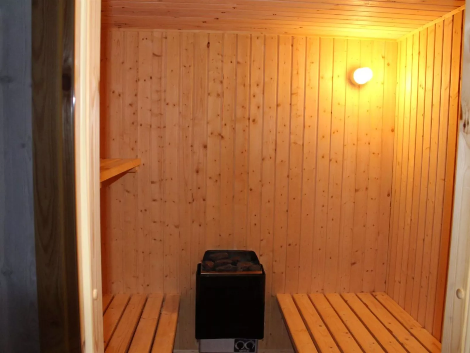 "Guthfrith" - 130m from the sea-Dedans