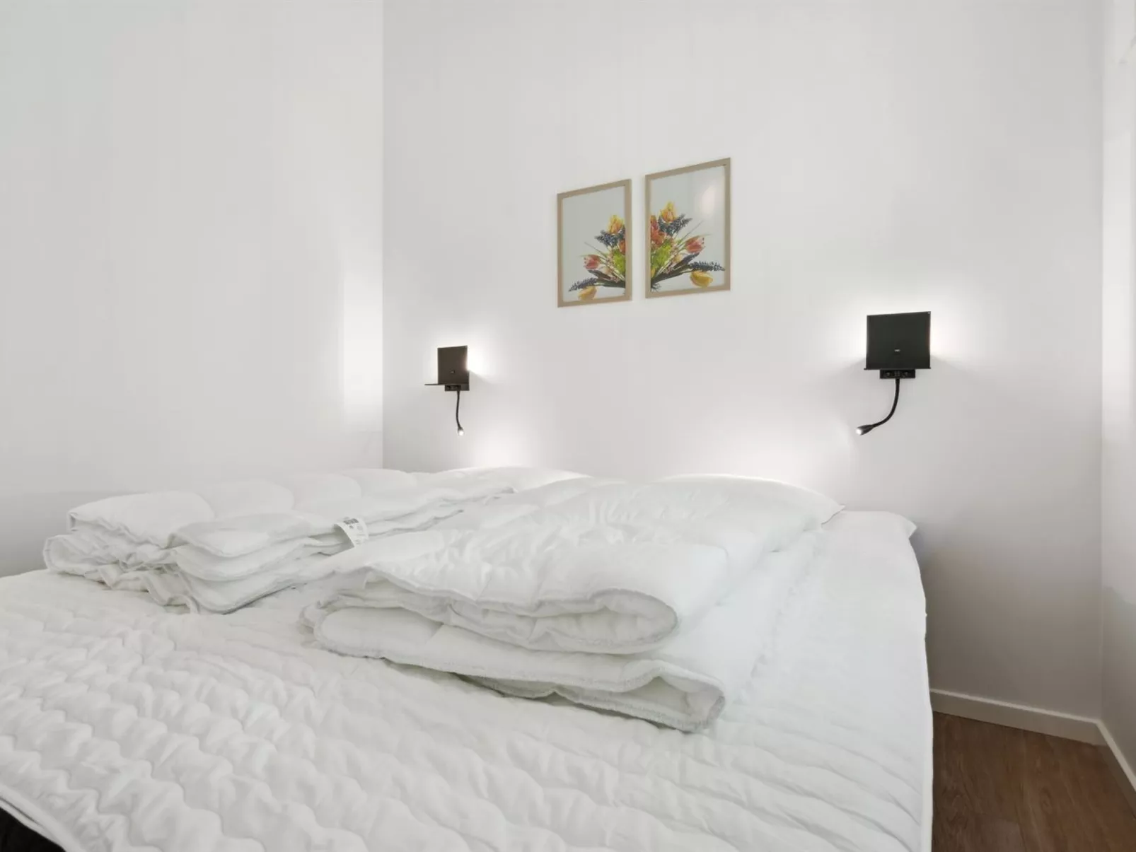 "Robert" - 30km from the sea-Inside