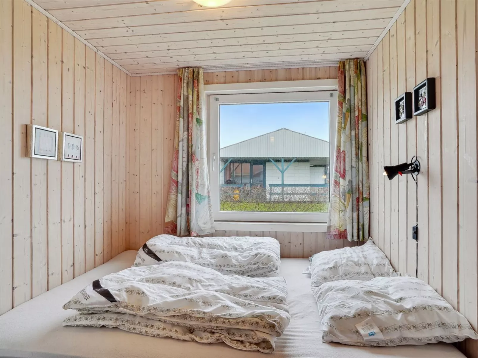 "Ormar" - 100m to the fjord-Drinnen