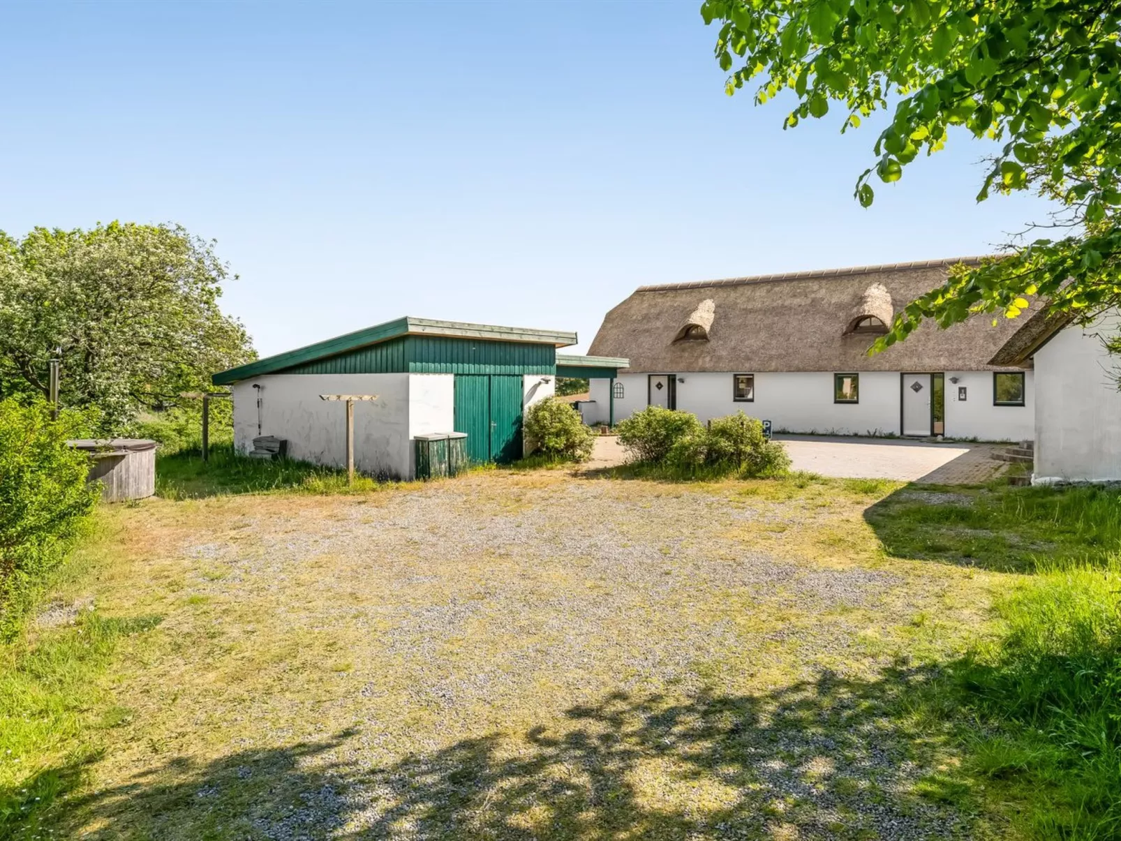 "Annli" - 800m to the fjord-Outside