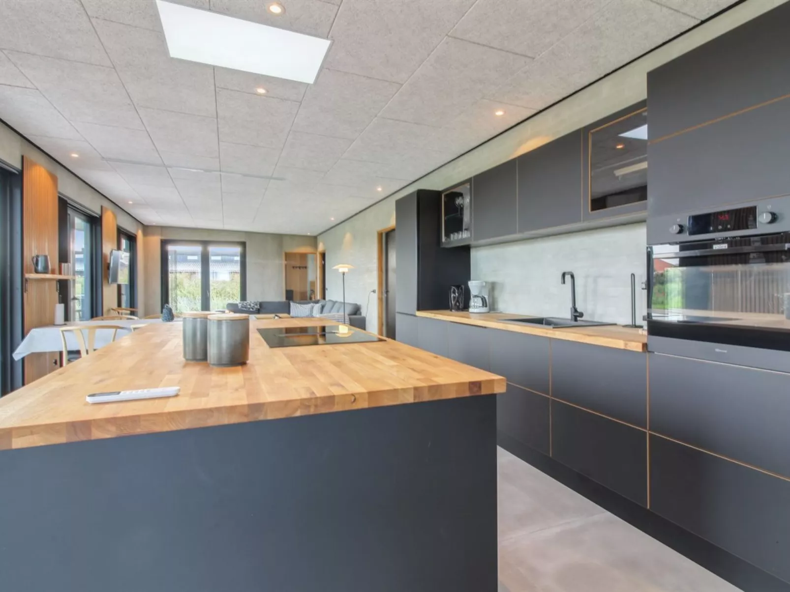 "Lima" - 200m from the sea-Drinnen