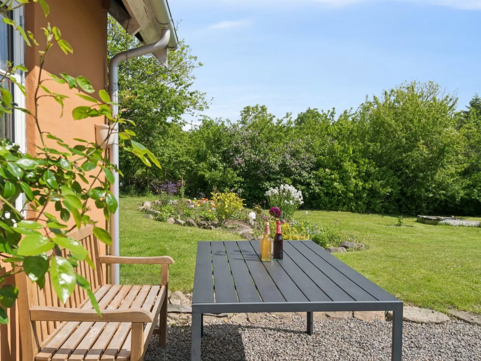 "Adrienne" - 6.4km from the sea-Outside