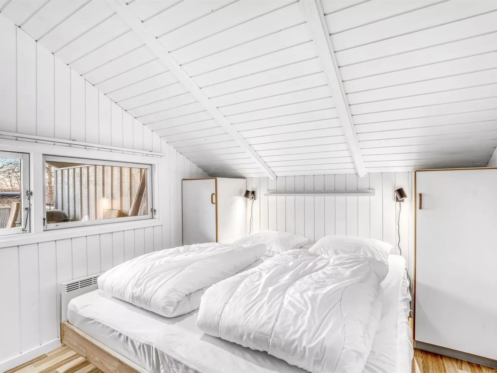 "Bjart" - 1.5km from the sea-Dedans