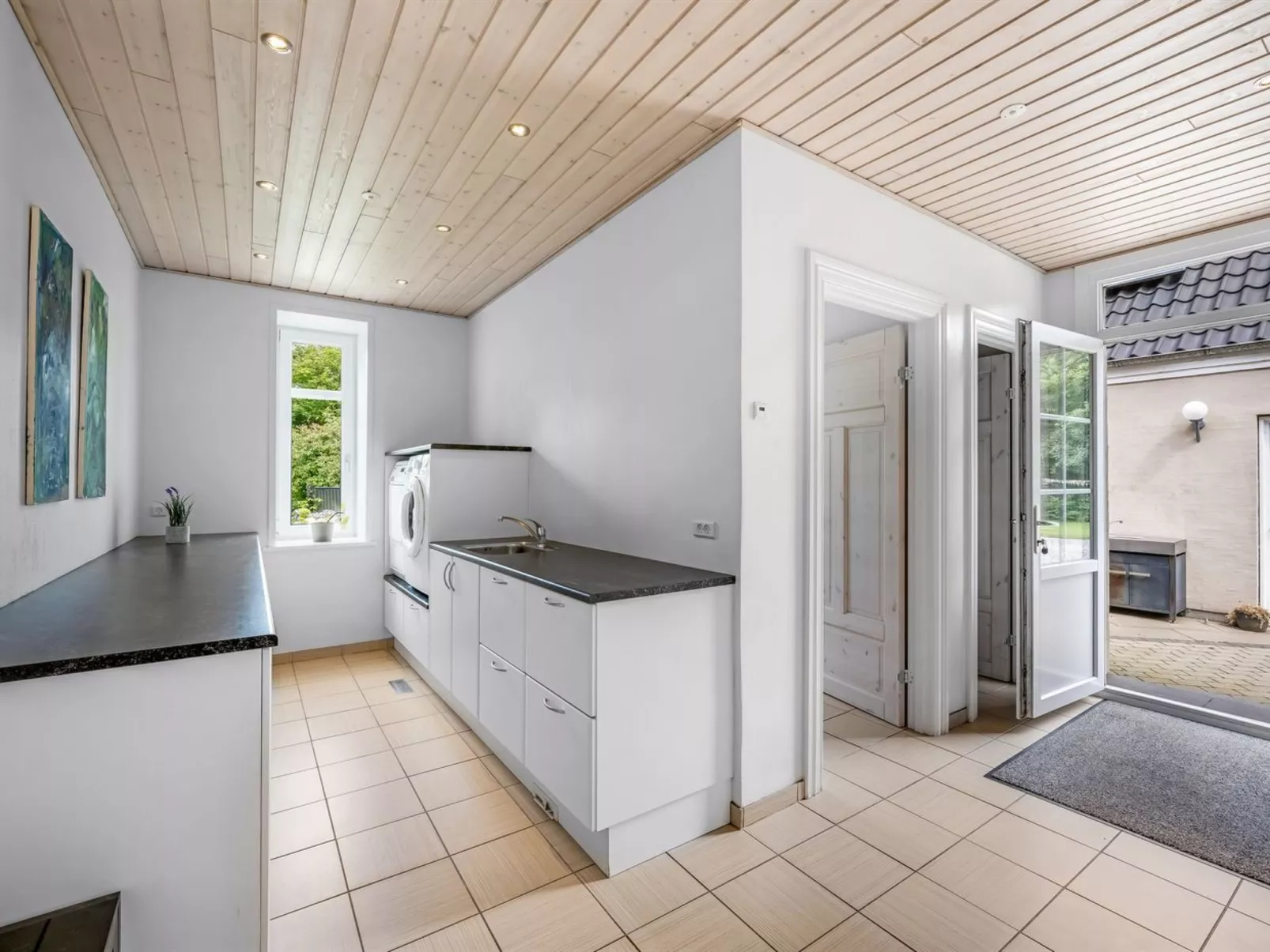 "Amma" - 21km from the sea-Drinnen