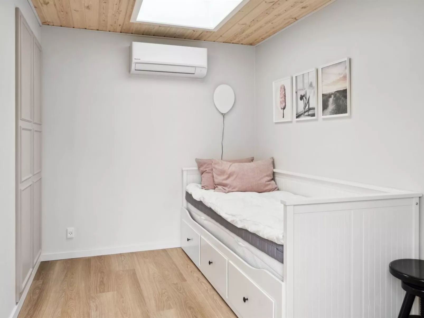 "Janna" - 1.4km from the sea-Inside