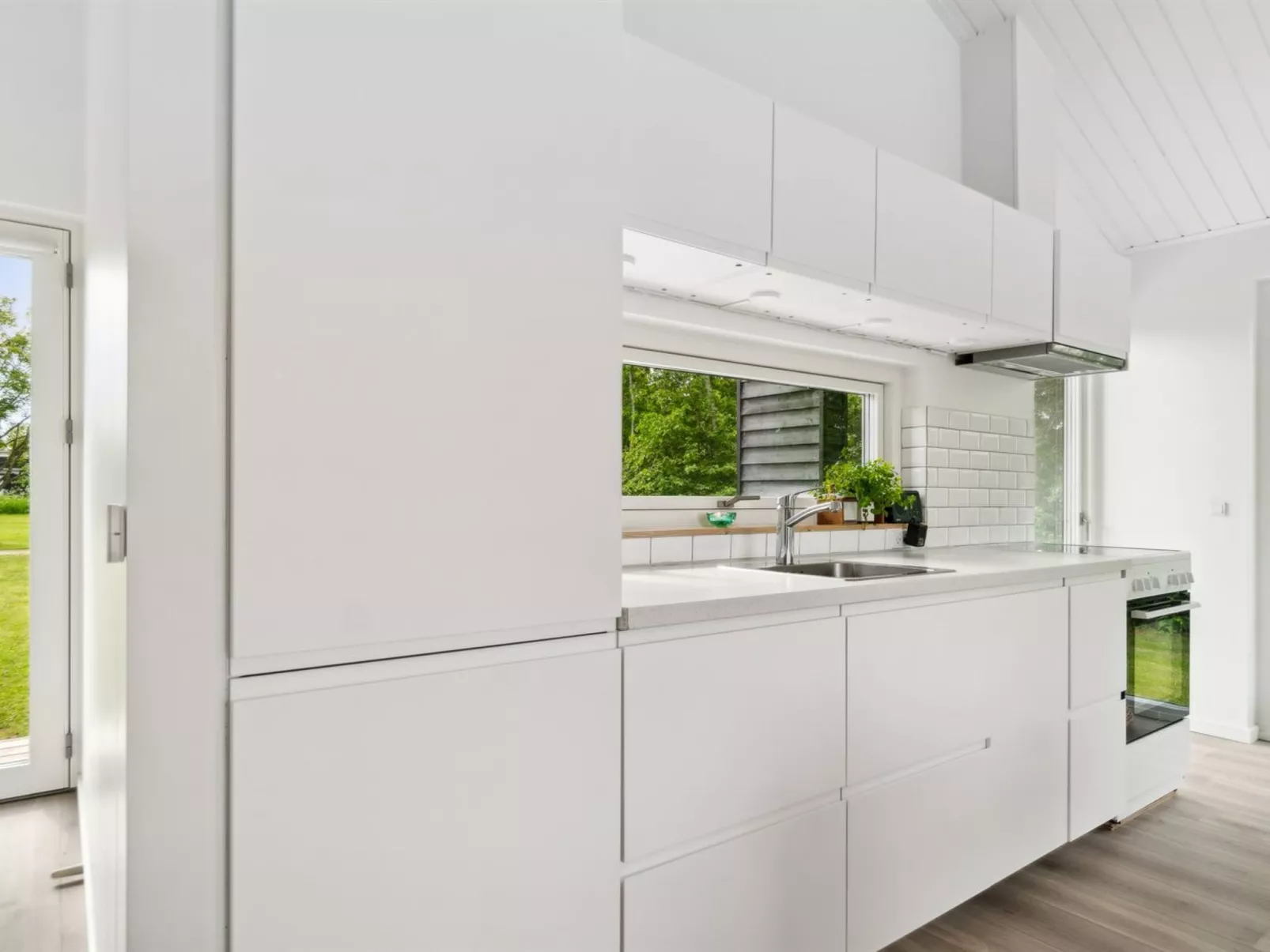 "Sys" - 150m from the sea-Inside