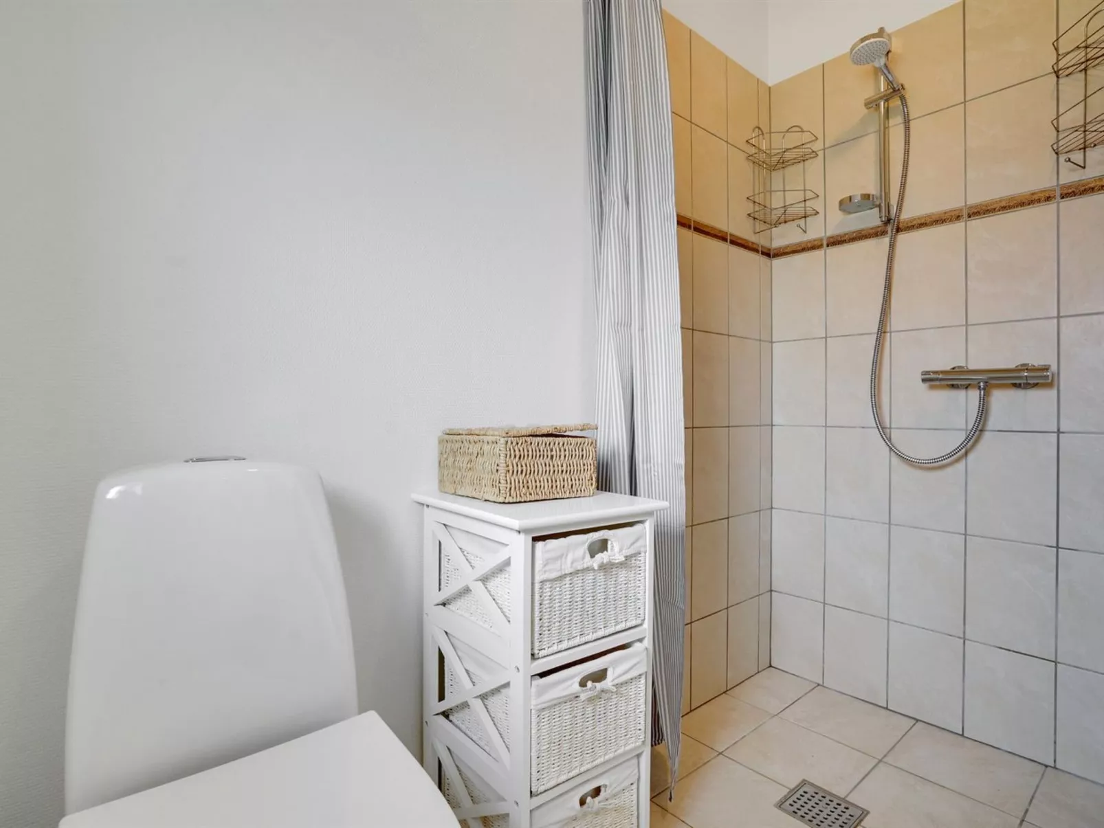 "Jörgen" - 100m from the sea-Dedans