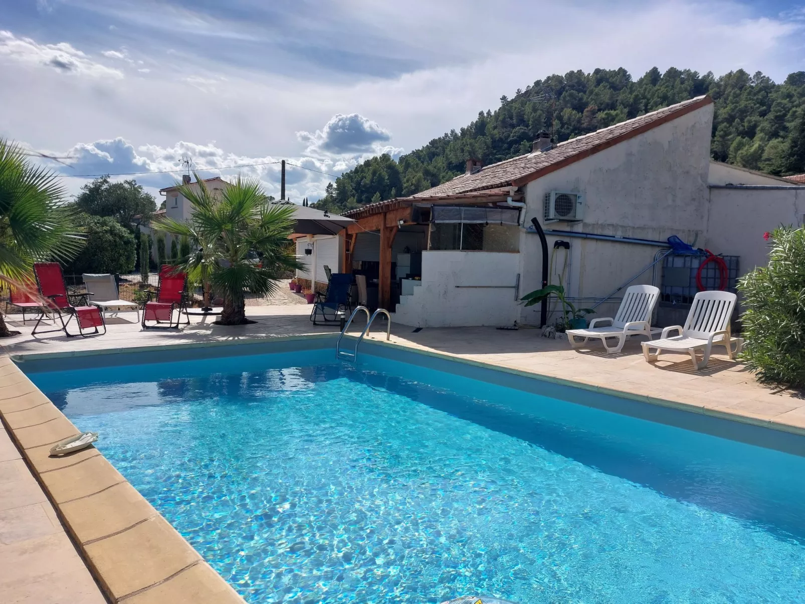 Les Lauriers Blancs-Outside