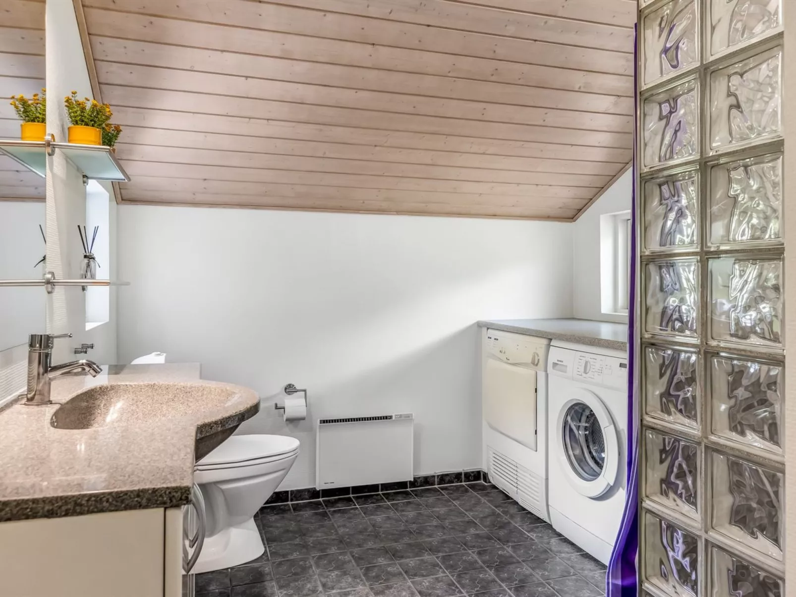 "Jette" - 30km from the sea-Inside