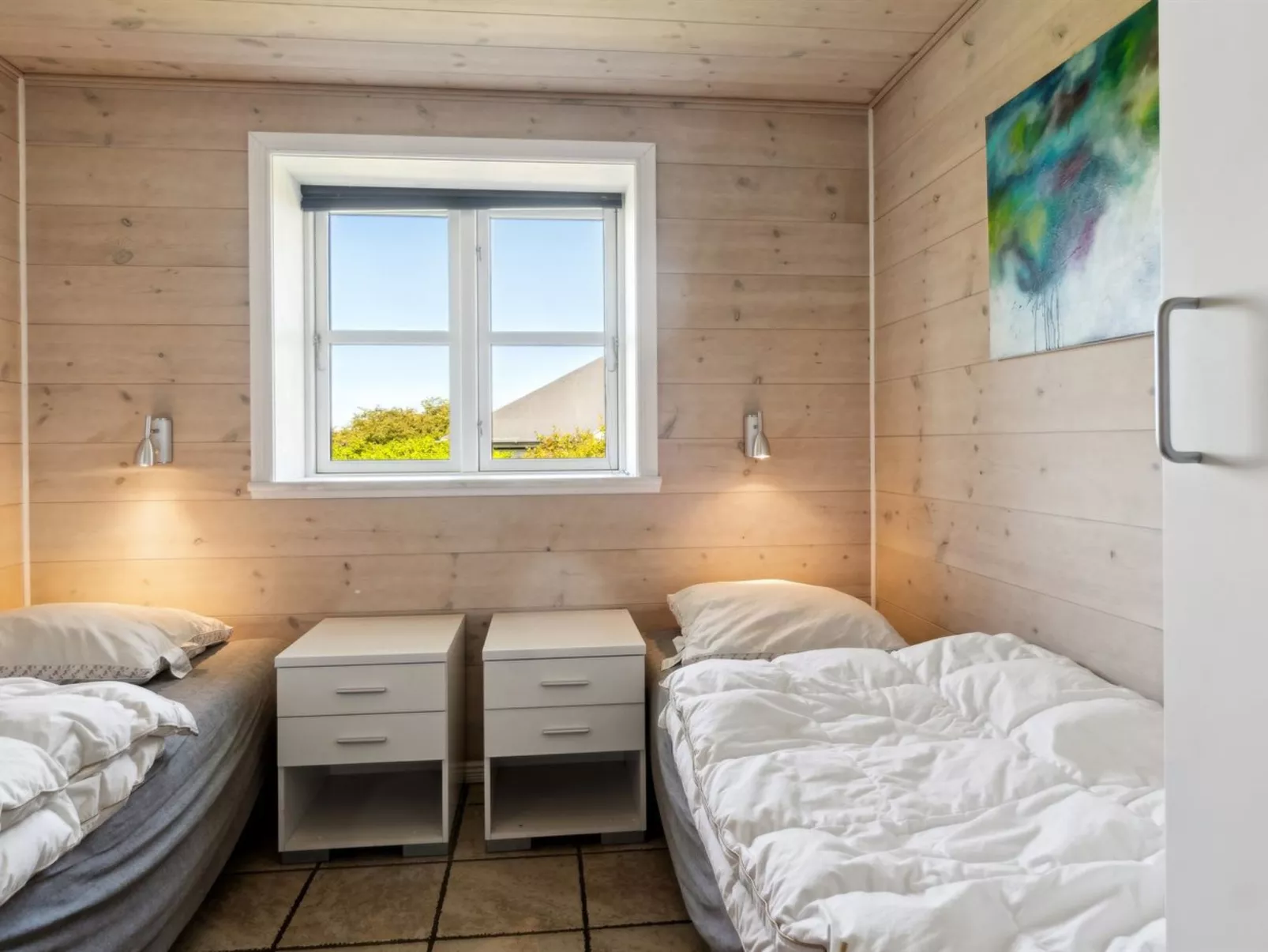 "Hjalmar" - 400m from the sea-Drinnen