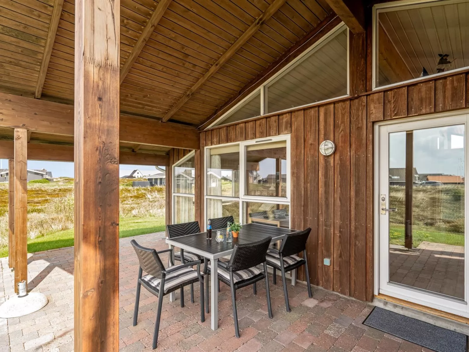 "Hughe" - 200m from the sea-Outside