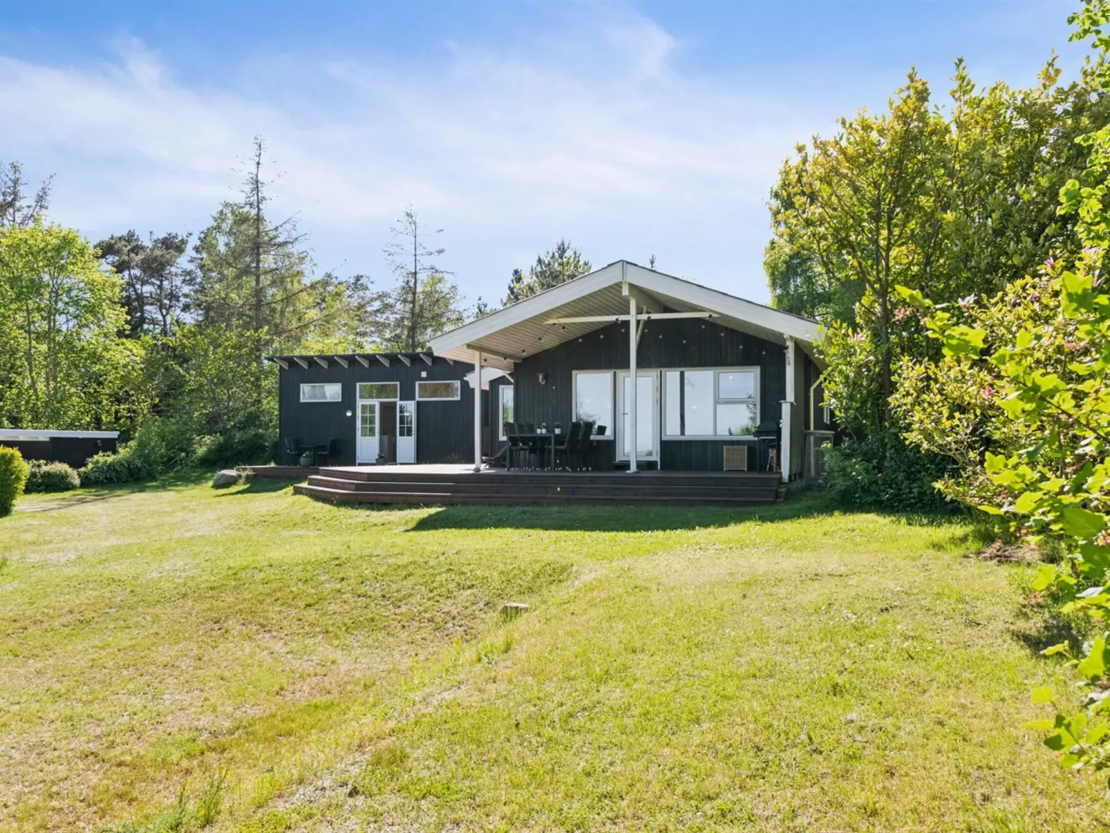 "Sheemen" - 900m from the sea-Outside