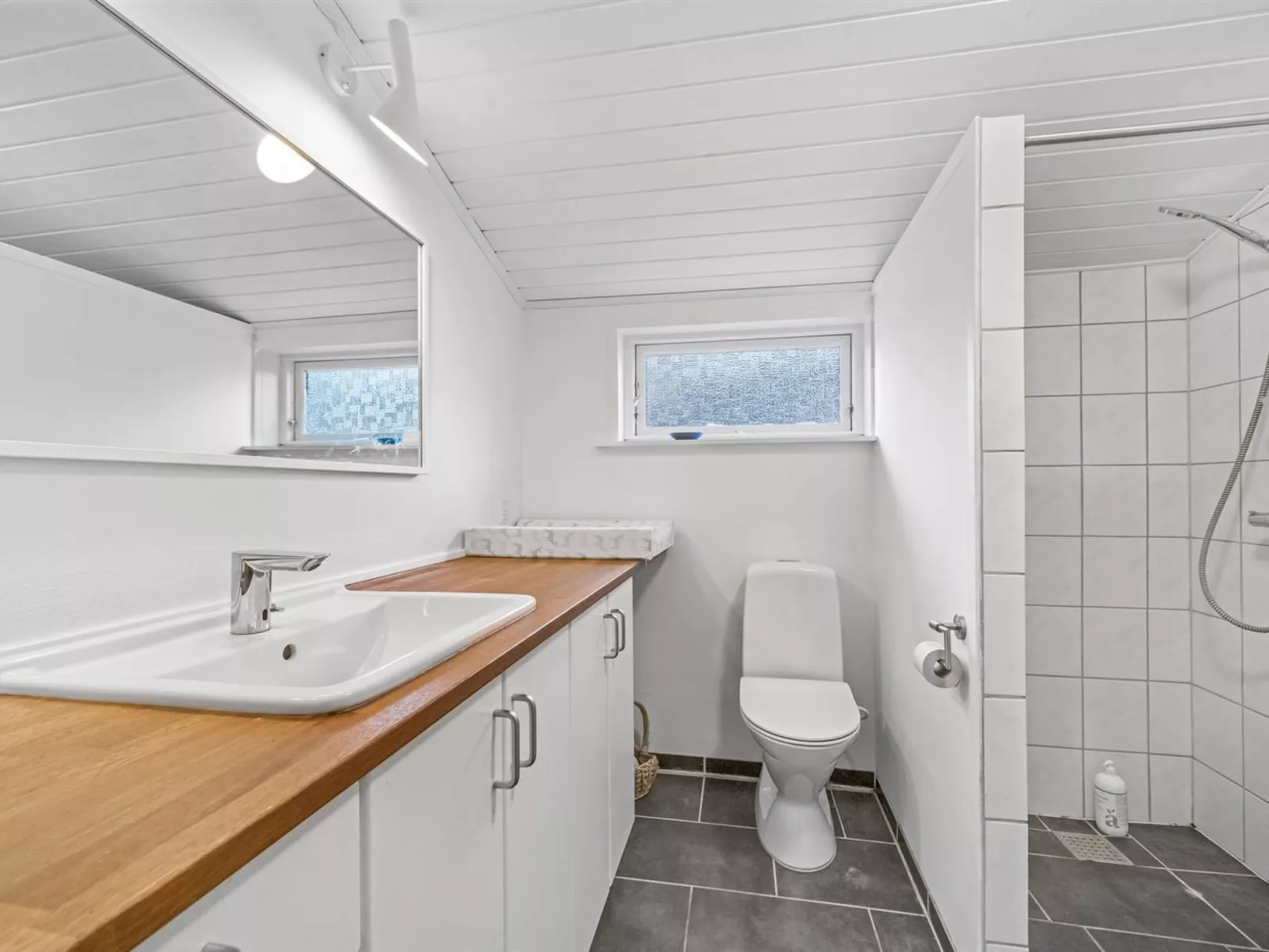 "Synnöve" - 350m from the sea-Inside