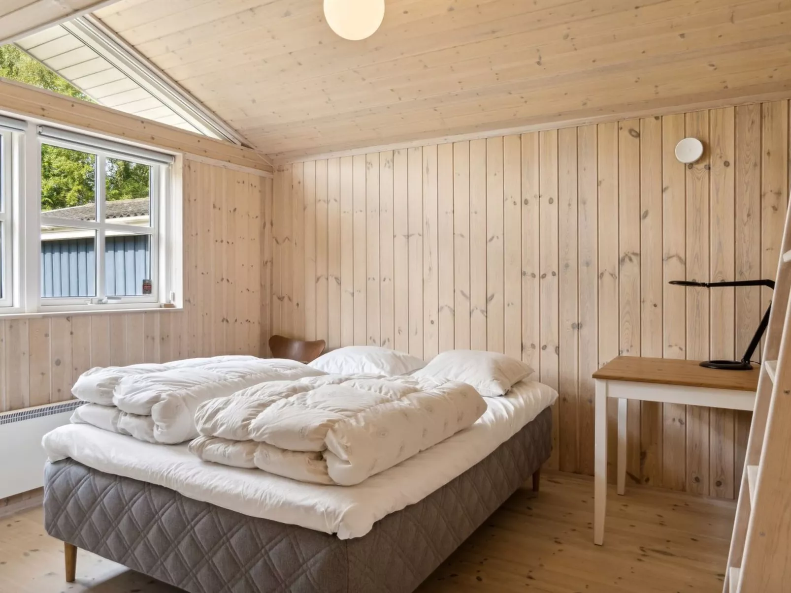 "Launo" - 1.1km to the fjord-Drinnen