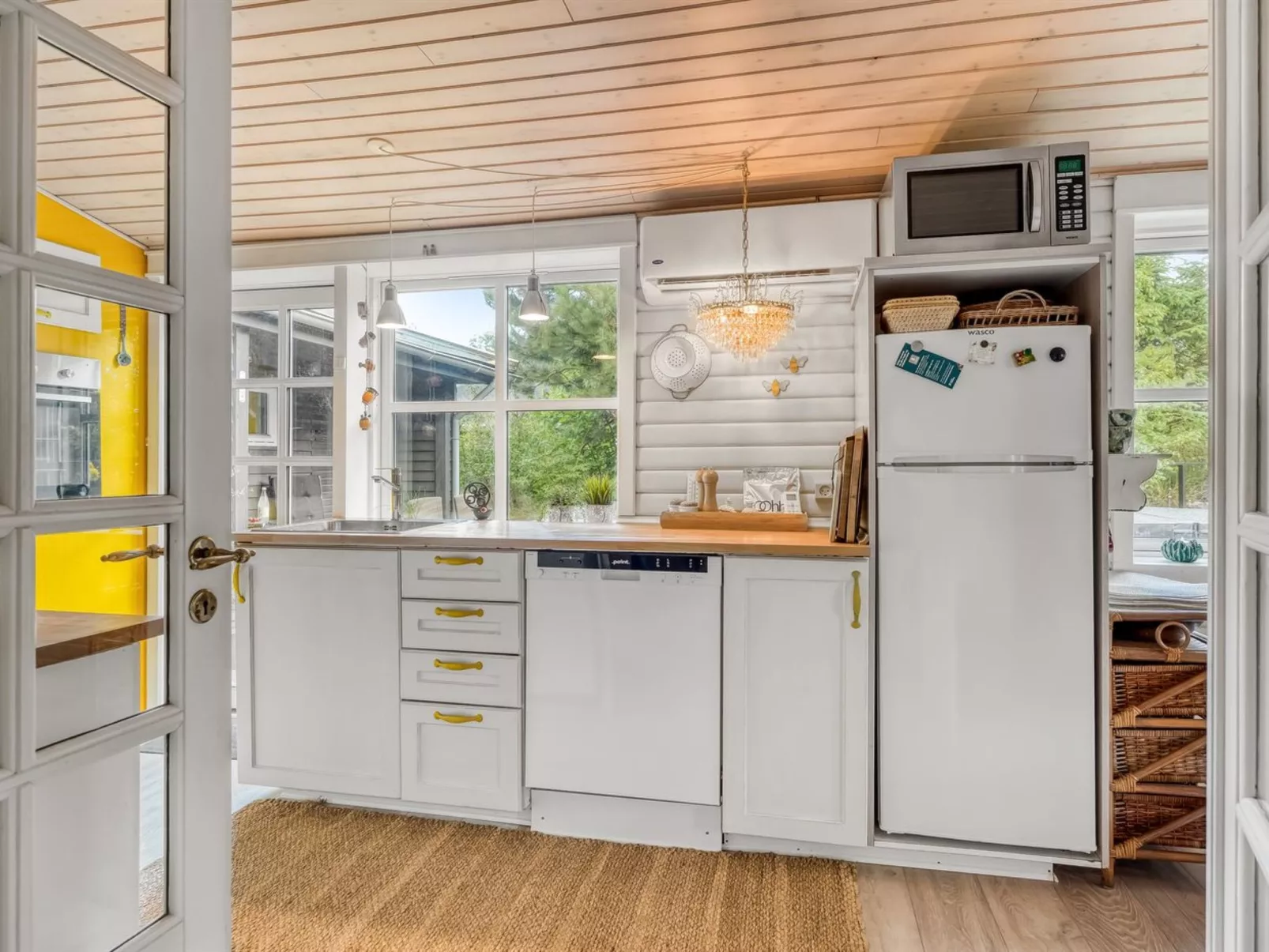 "Ellinore" -  from the sea-Drinnen