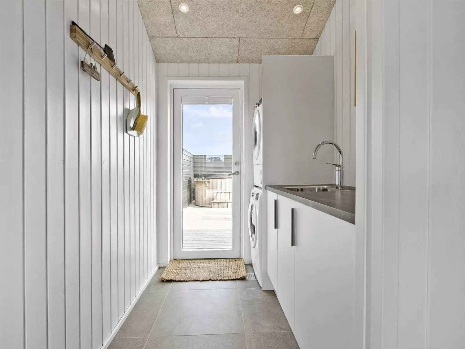 "Frithbjorn" - 900m from the sea-Inside