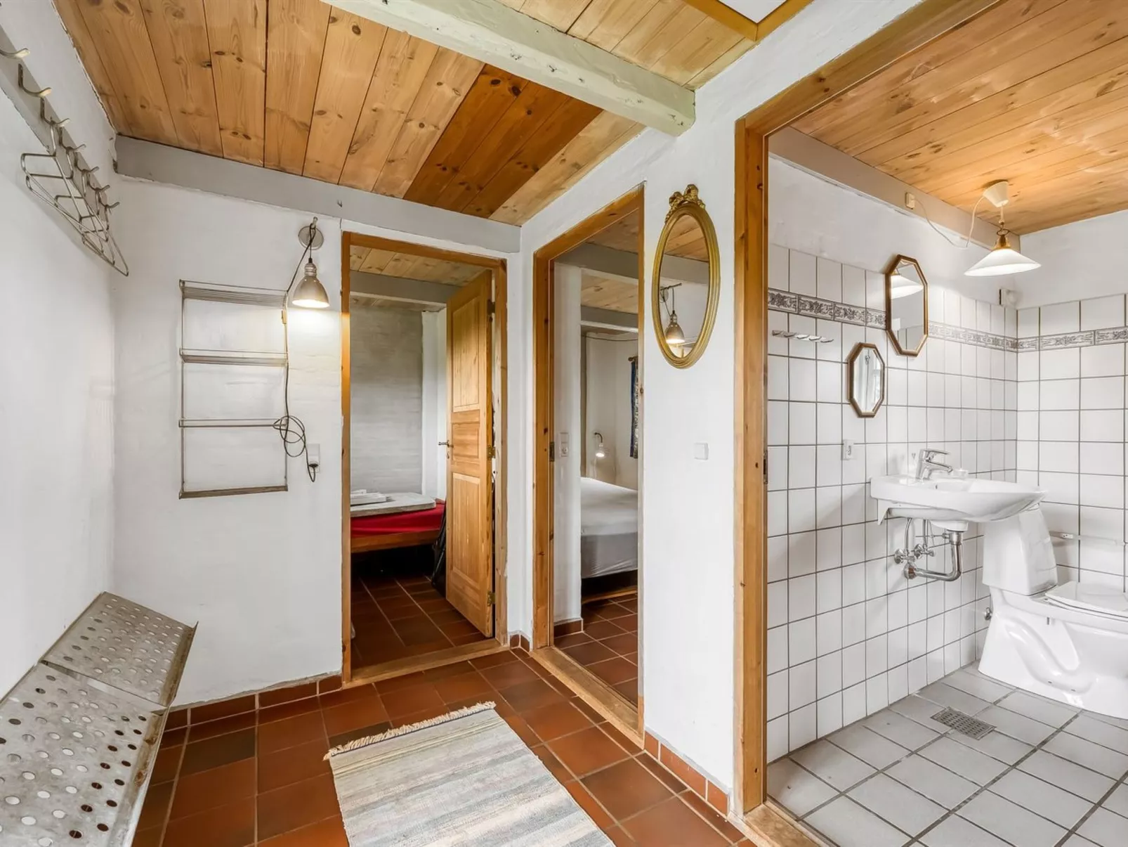 "Claus" - 1.5km to the fjord-Inside