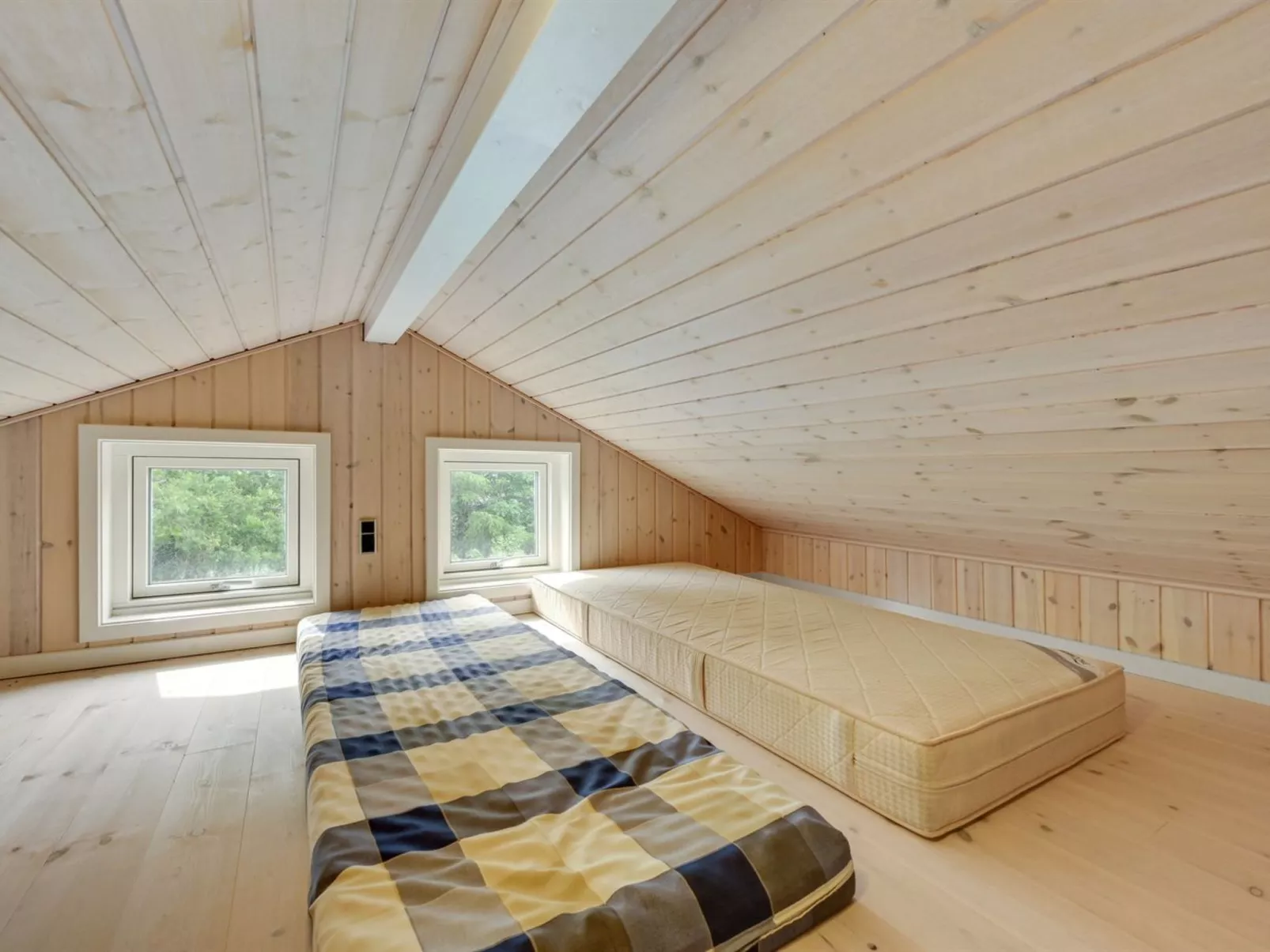 "Tjorven" - 250m to the fjord-Drinnen