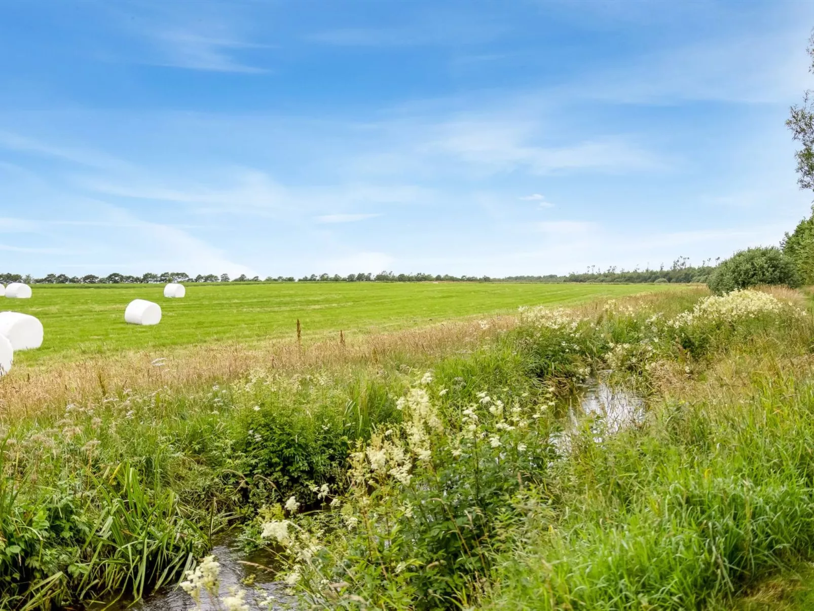 "Saran" - 30km from the sea-Dehors