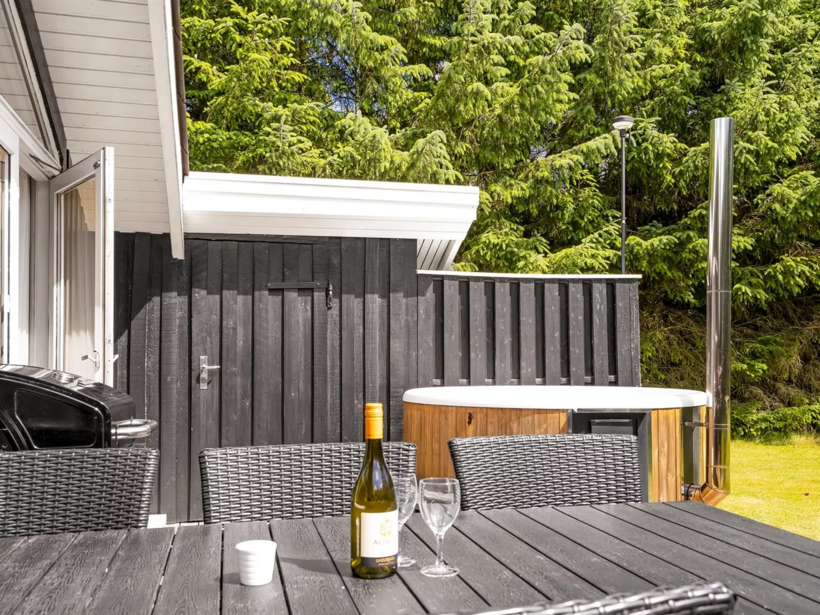 "Amundi" - 500m from the sea-Outside