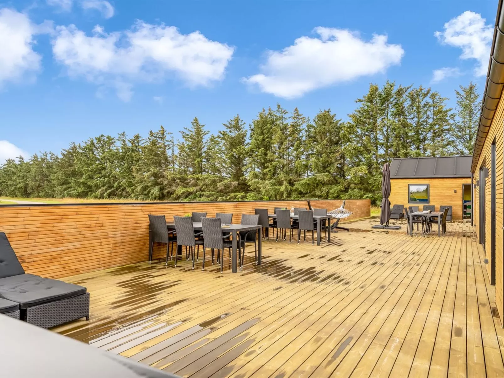 "Udder" - 1.5km from the sea-Outside