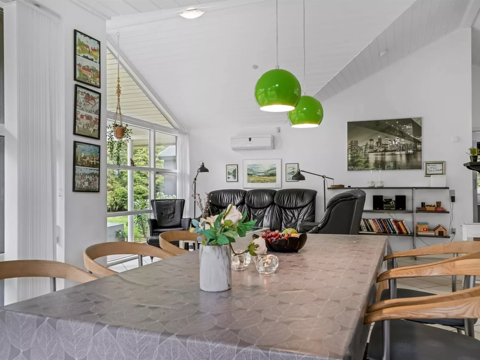 "Neli" - 850m to the fjord-Drinnen