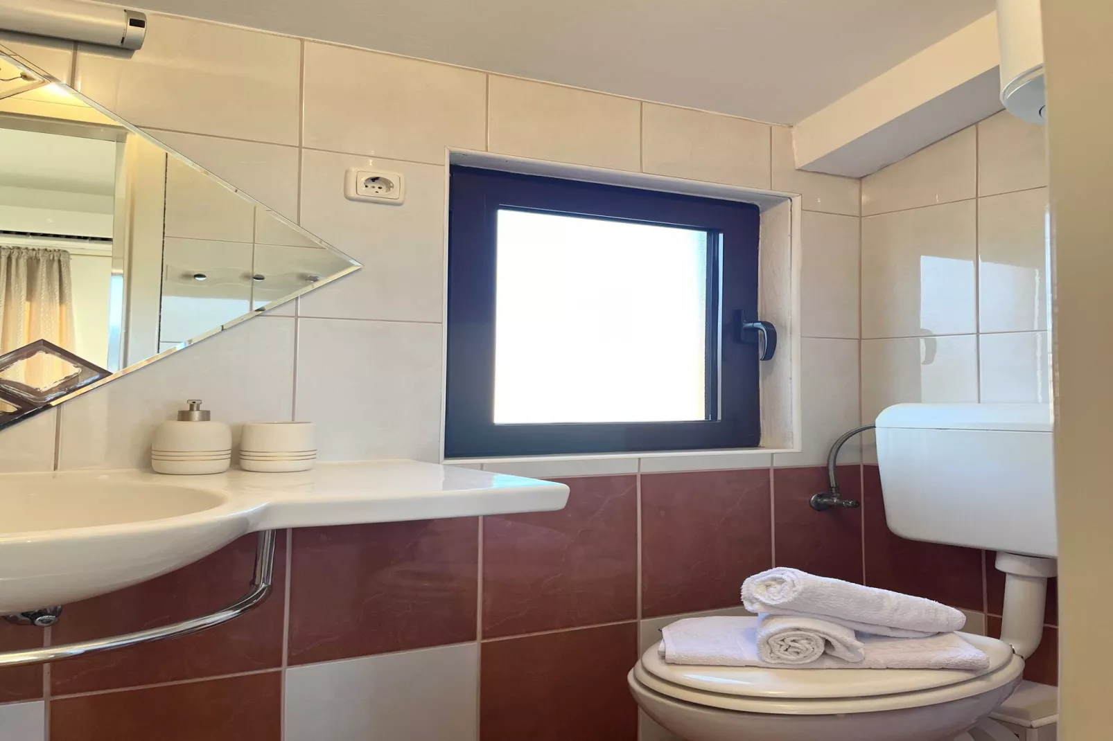 Apartment Josipa  Vela Luka- Studio Apartment with Balcony and Sea View-Badezimmer