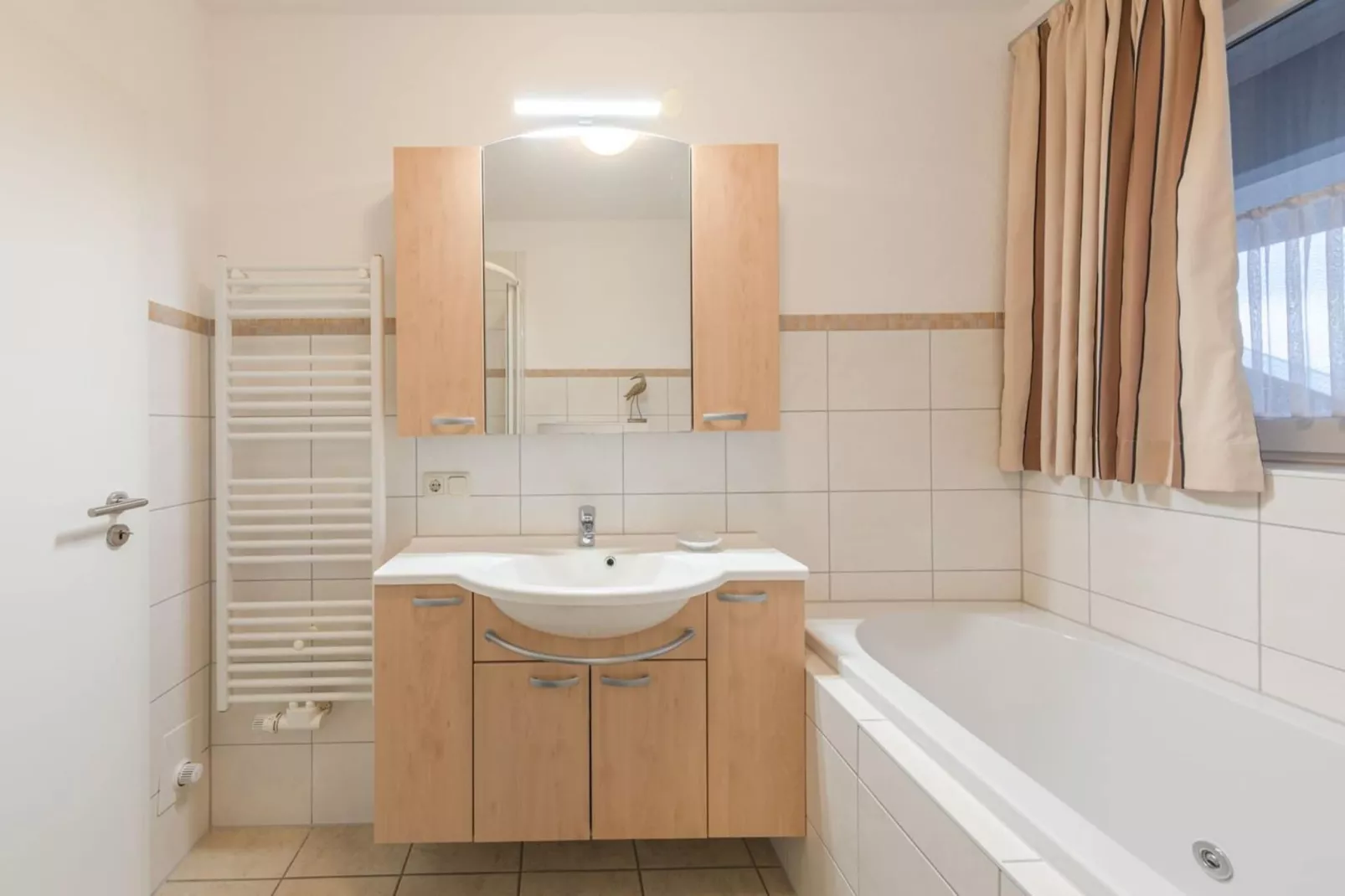 Mitteldeck 434-Badezimmer