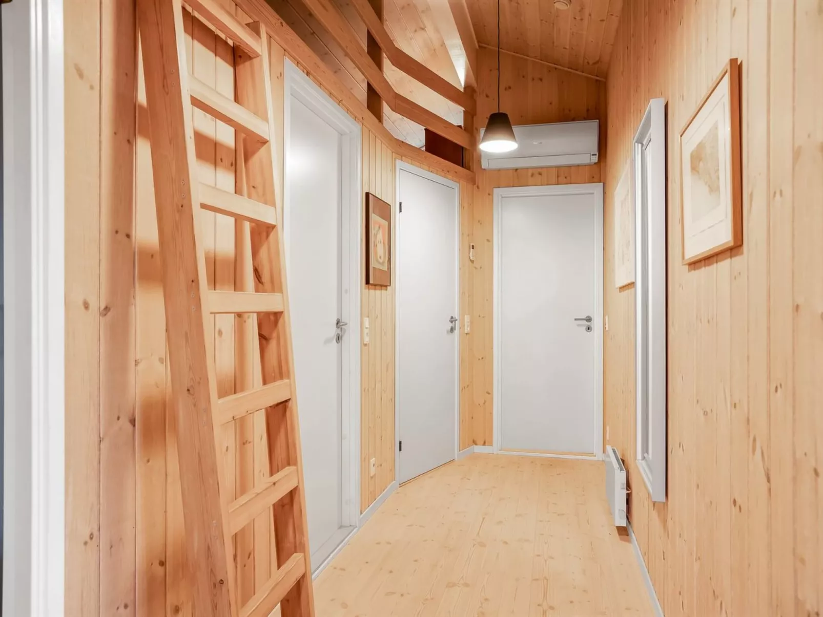 "Udder" - 250m from the sea-Dedans