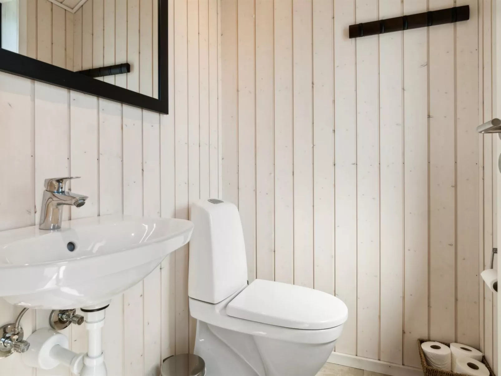 "Kristiarn" - 1.1km from the sea-Inside