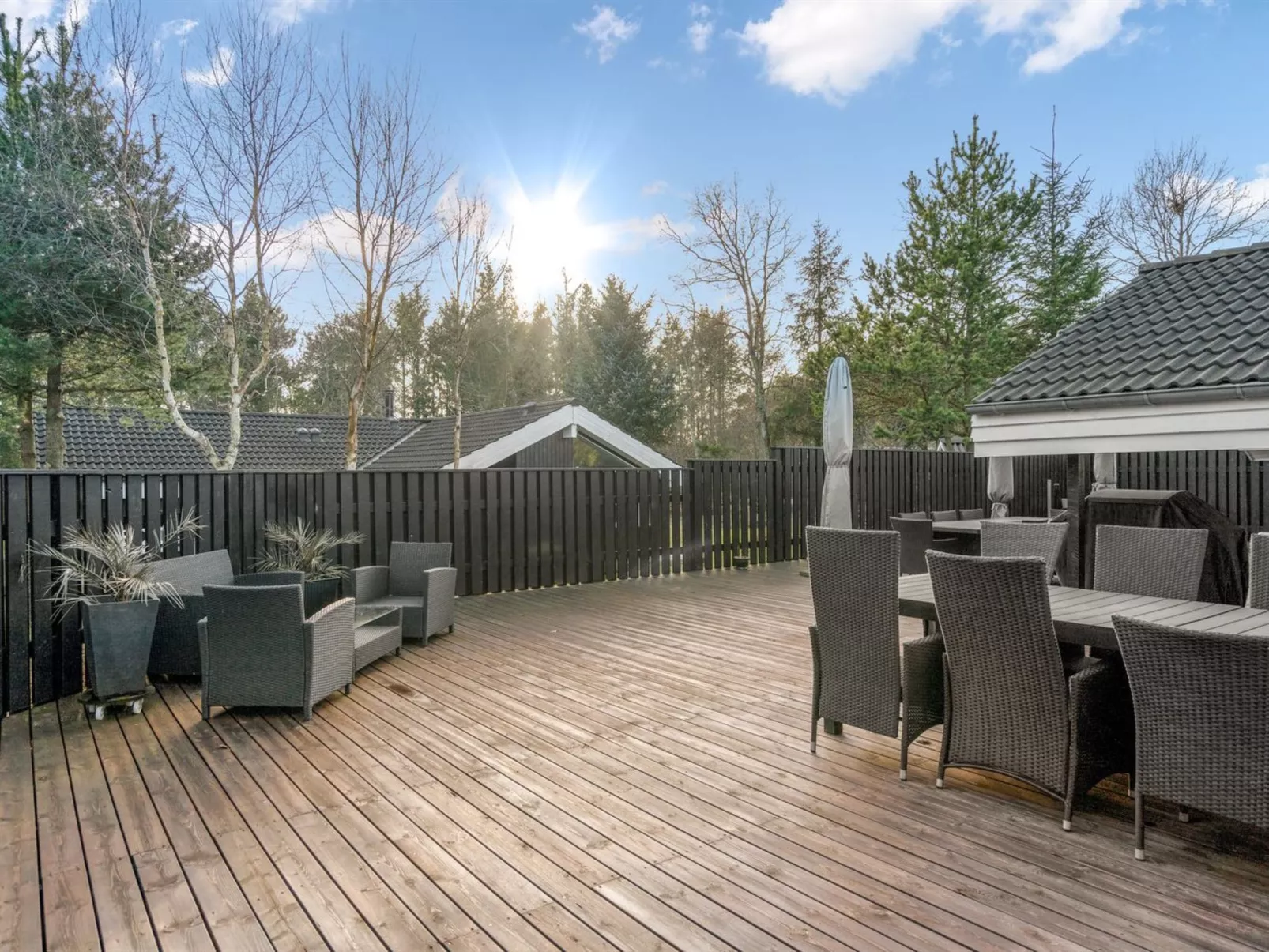 "Elvin" - 2km from the sea-Outside