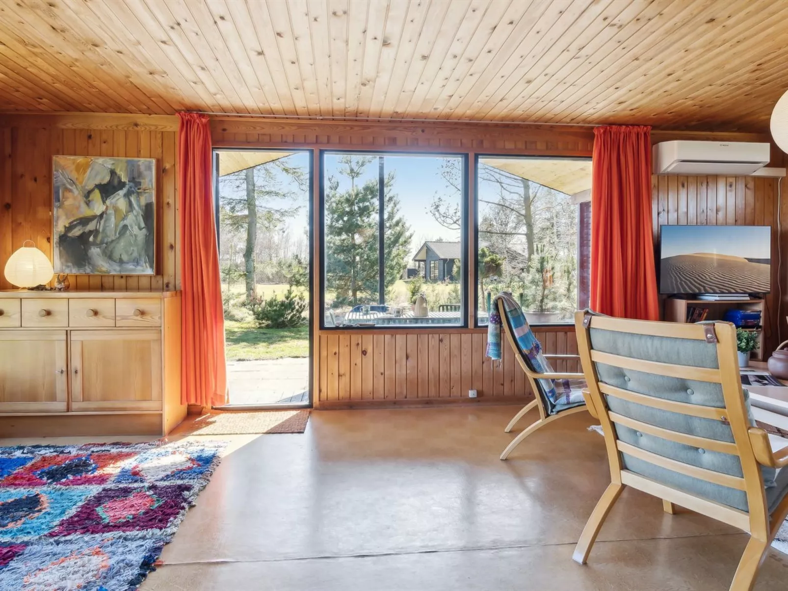 "Laghmund" -  from the sea-Dedans