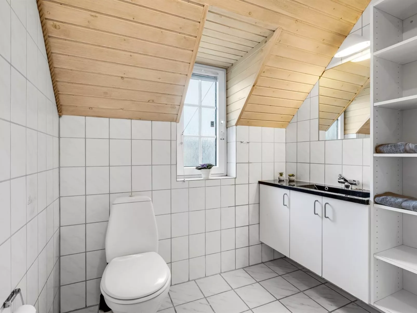 "Madsen" -  from the sea-Dedans