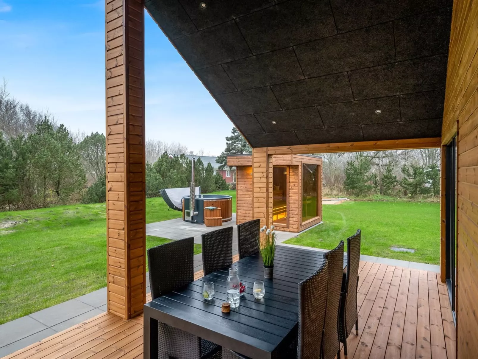 "Grimar" - 400m to the fjord-Draußen