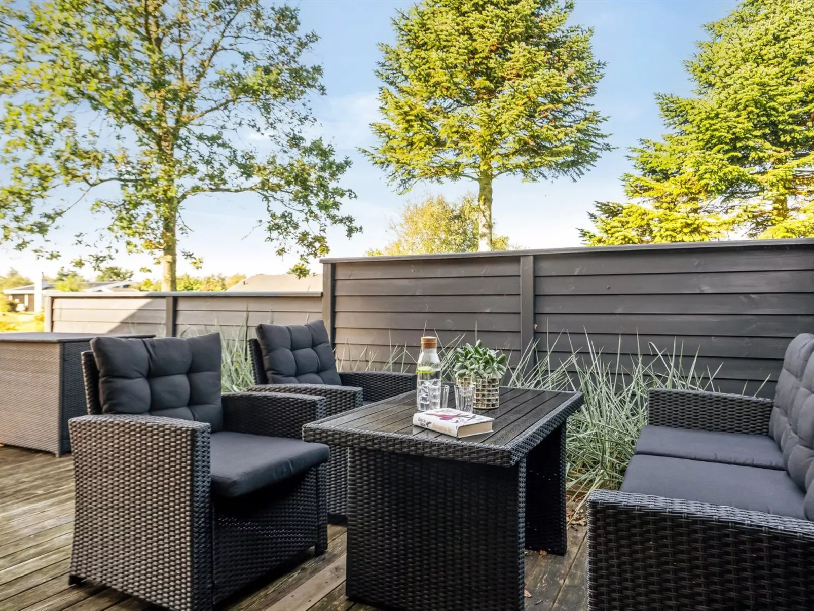 "Carlina" - 700m to the fjord-Outside